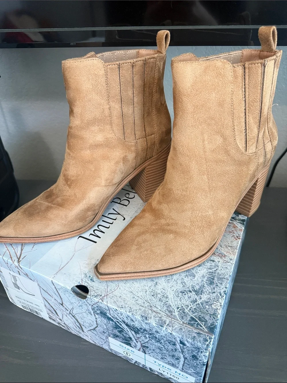 Women's Pointed Toe Suede Ankle Boots - Tan size 8